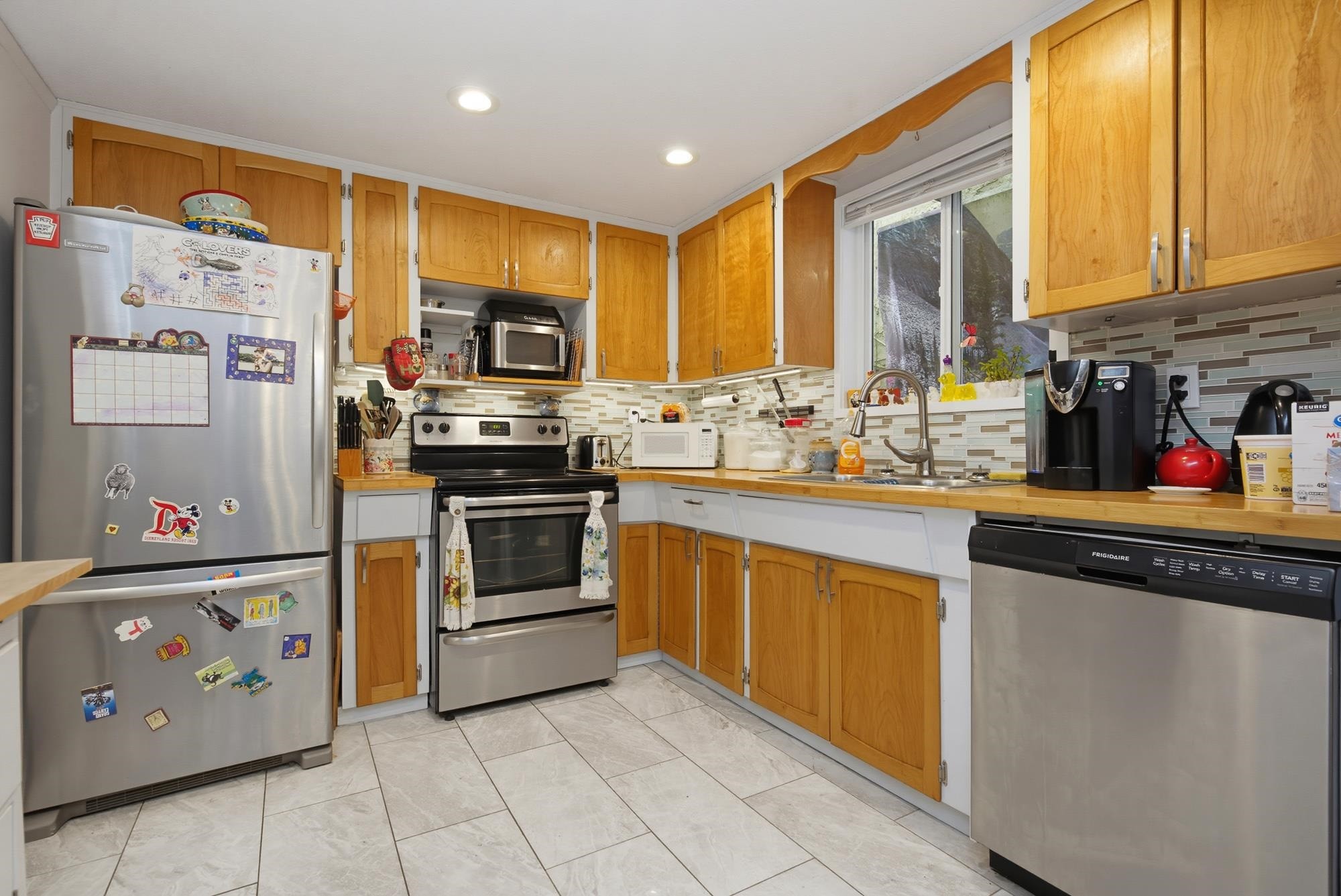 









404


Bruneau

Place,
Langley,




BC
V4W 3K9

