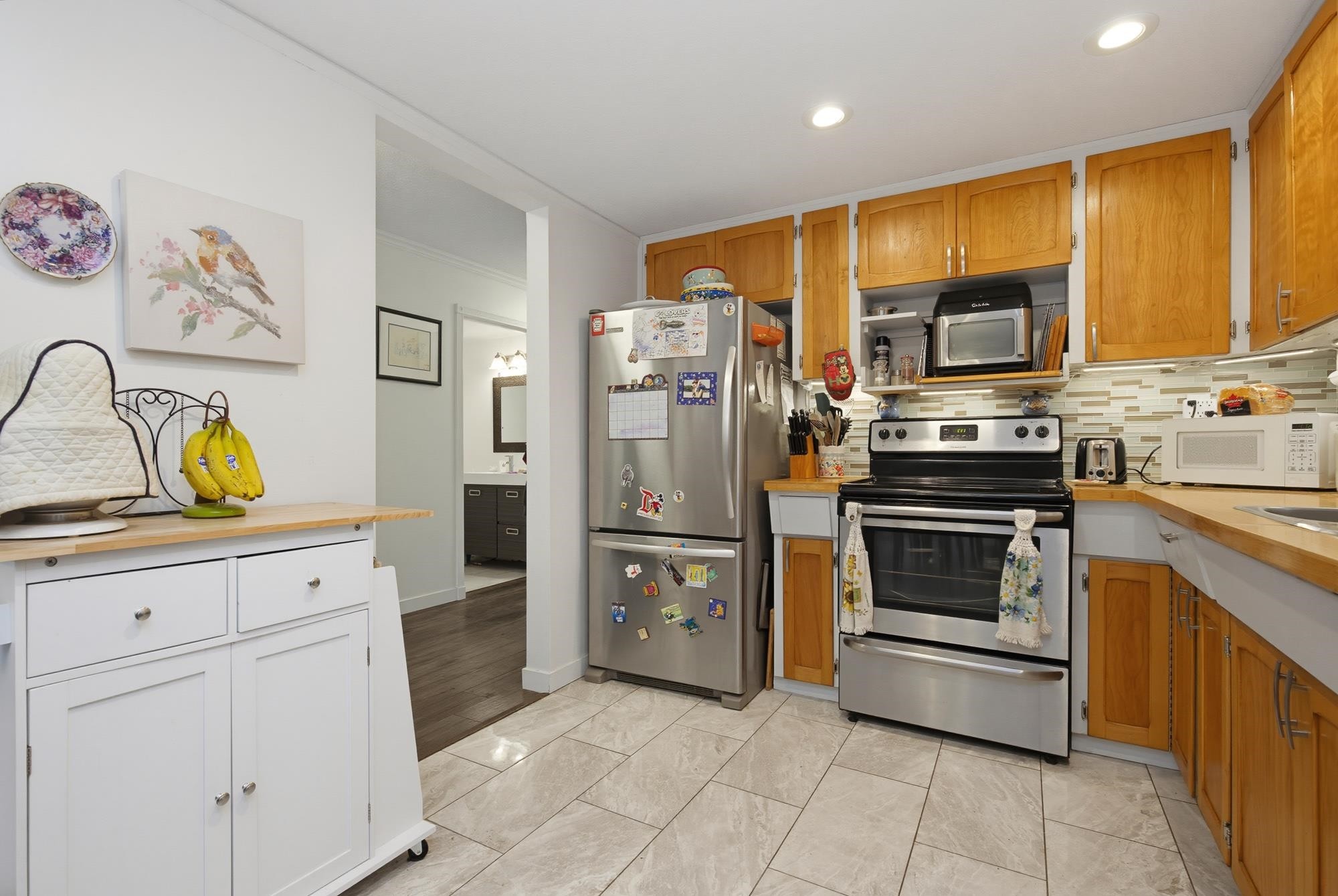 









404


Bruneau

Place,
Langley,




BC
V4W 3K9

