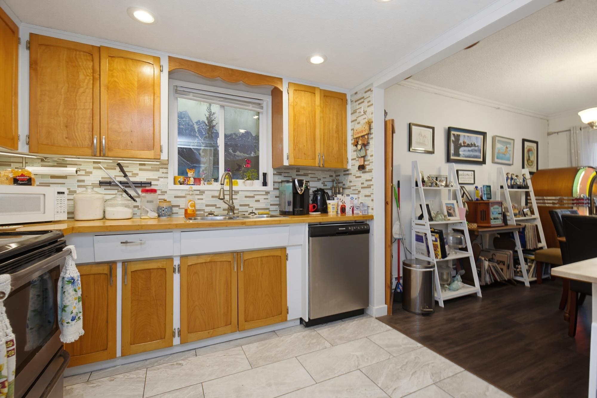 









404


Bruneau

Place,
Langley,




BC
V4W 3K9

