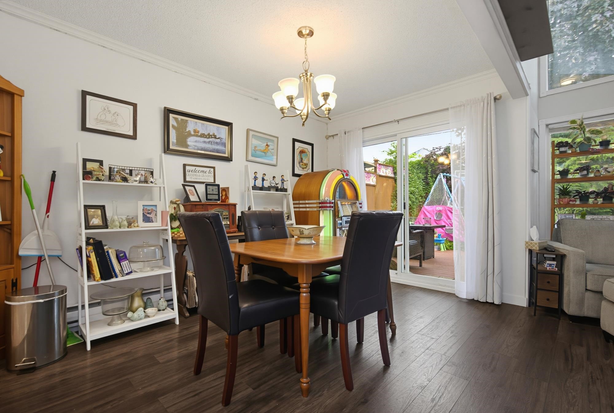 









404


Bruneau

Place,
Langley,




BC
V4W 3K9

