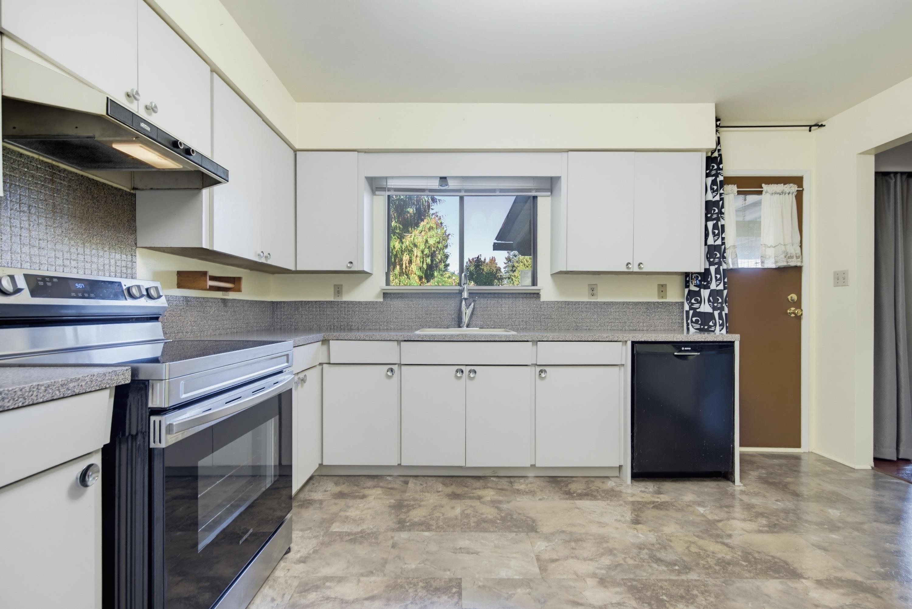 









4611


203a

Street,
Langley,




BC
V3A 5W2

