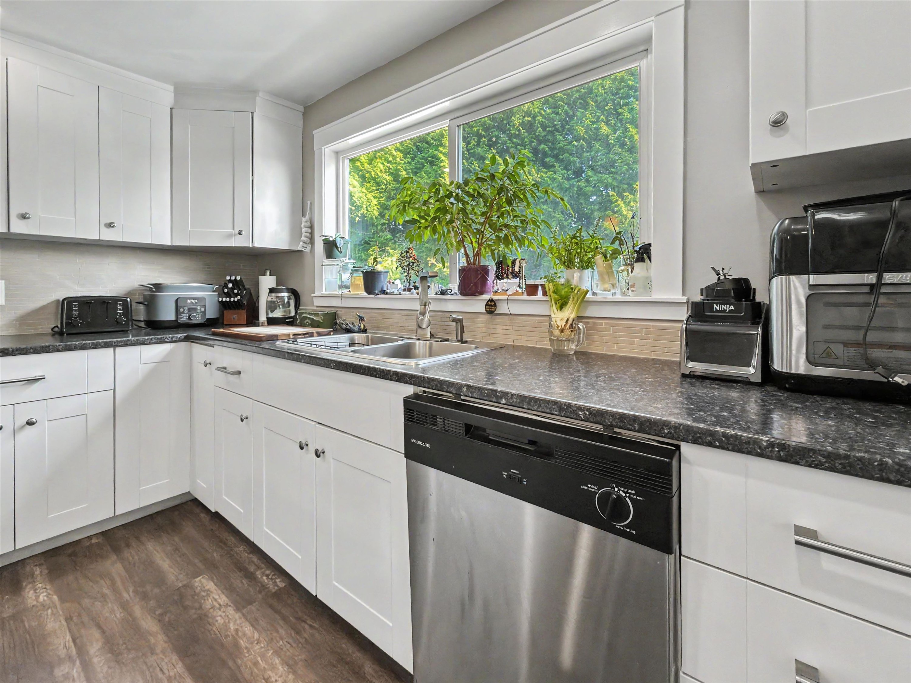 









32151


Lougheed

Highway, 10,
Mission,




BC
V2V 1A3

