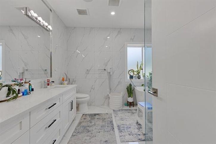 









12842


Carluke

Crescent,
Surrey,




BC
V3V 6R4

