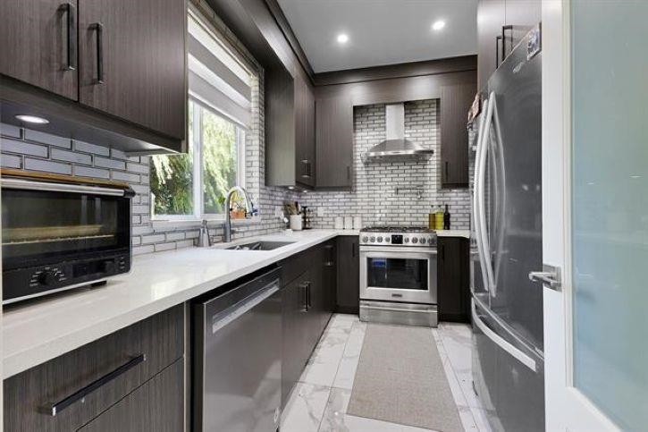 









12842


Carluke

Crescent,
Surrey,




BC
V3V 6R4


