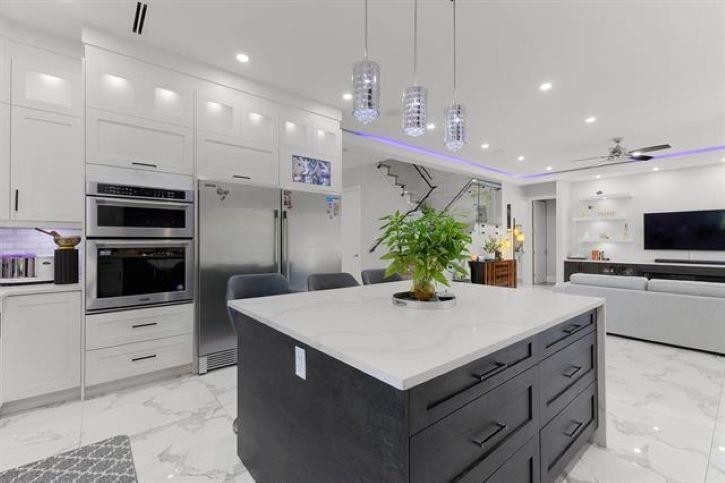 









12842


Carluke

Crescent,
Surrey,




BC
V3V 6R4

