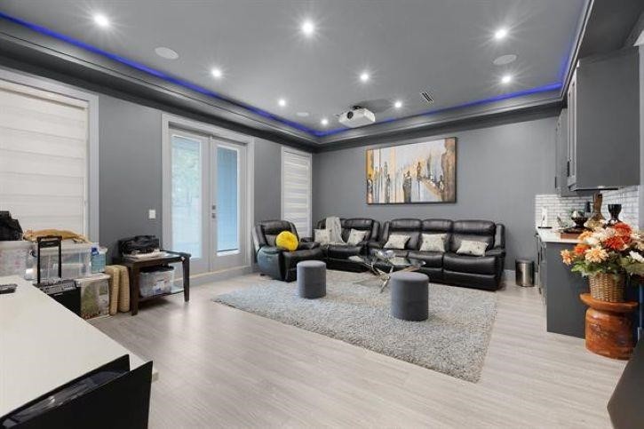 









12842


Carluke

Crescent,
Surrey,




BC
V3V 6R4

