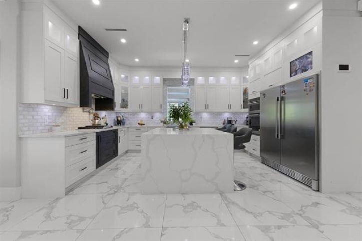 









12842


Carluke

Crescent,
Surrey,




BC
V3V 6R4

