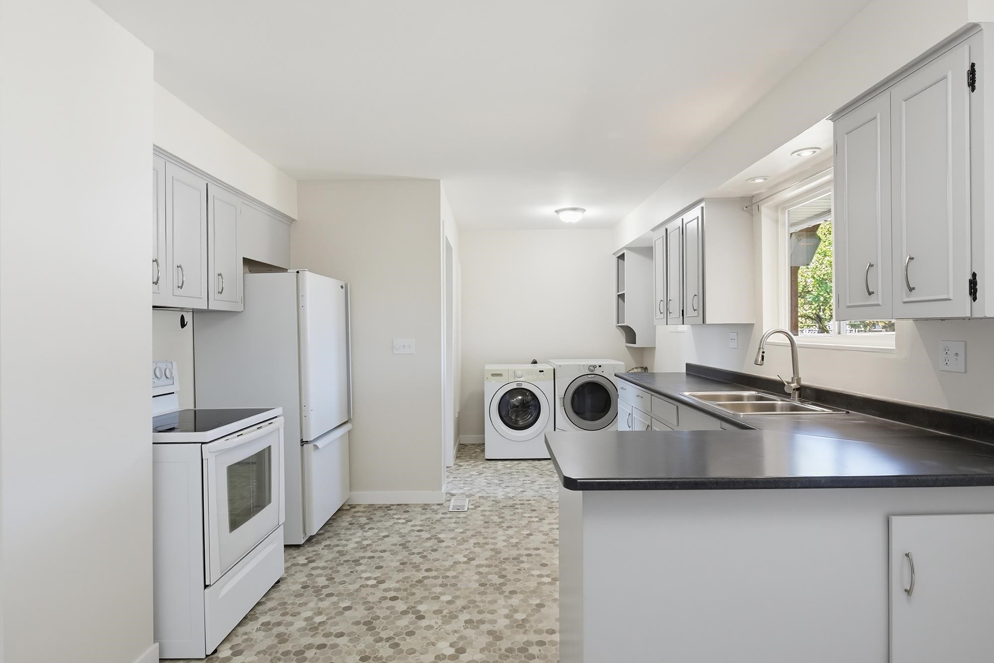 









33515


8

Avenue,
Mission,




BC
V2V 2H4

