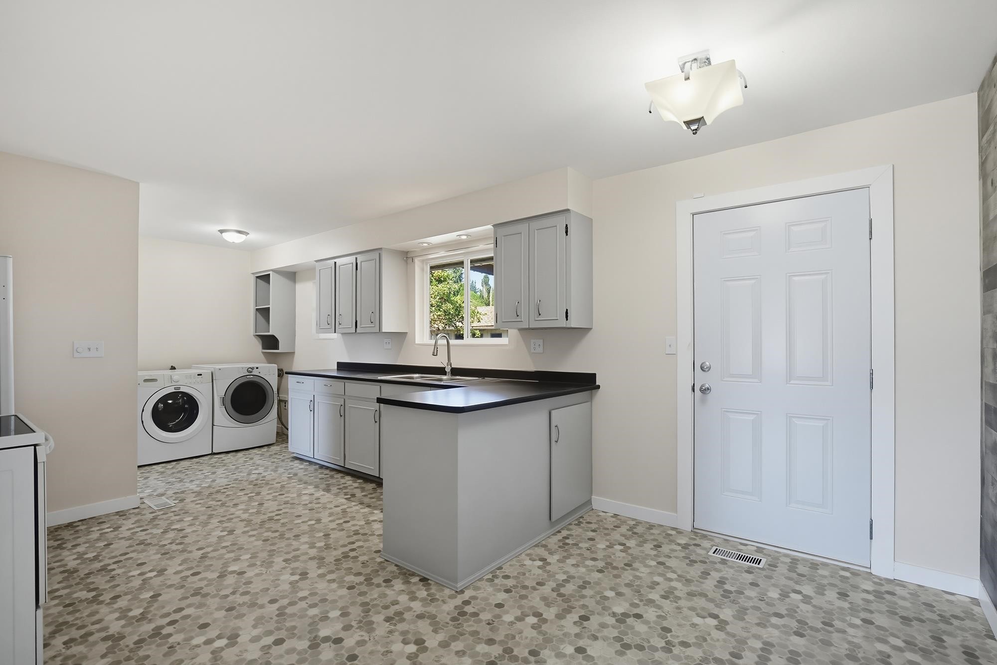 









33515


8

Avenue,
Mission,




BC
V2V 2H4

