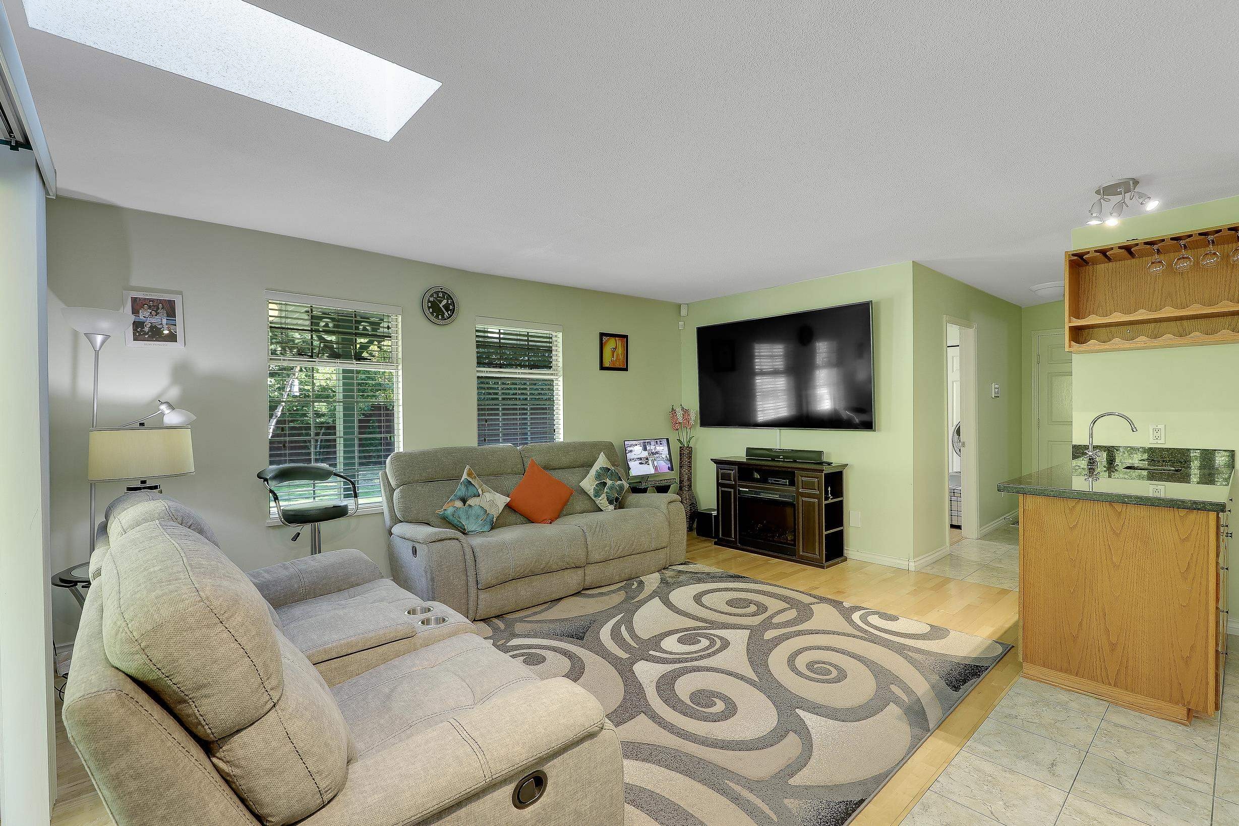 









8182


140b

Street,
Surrey,




BC
V3W 8X3

