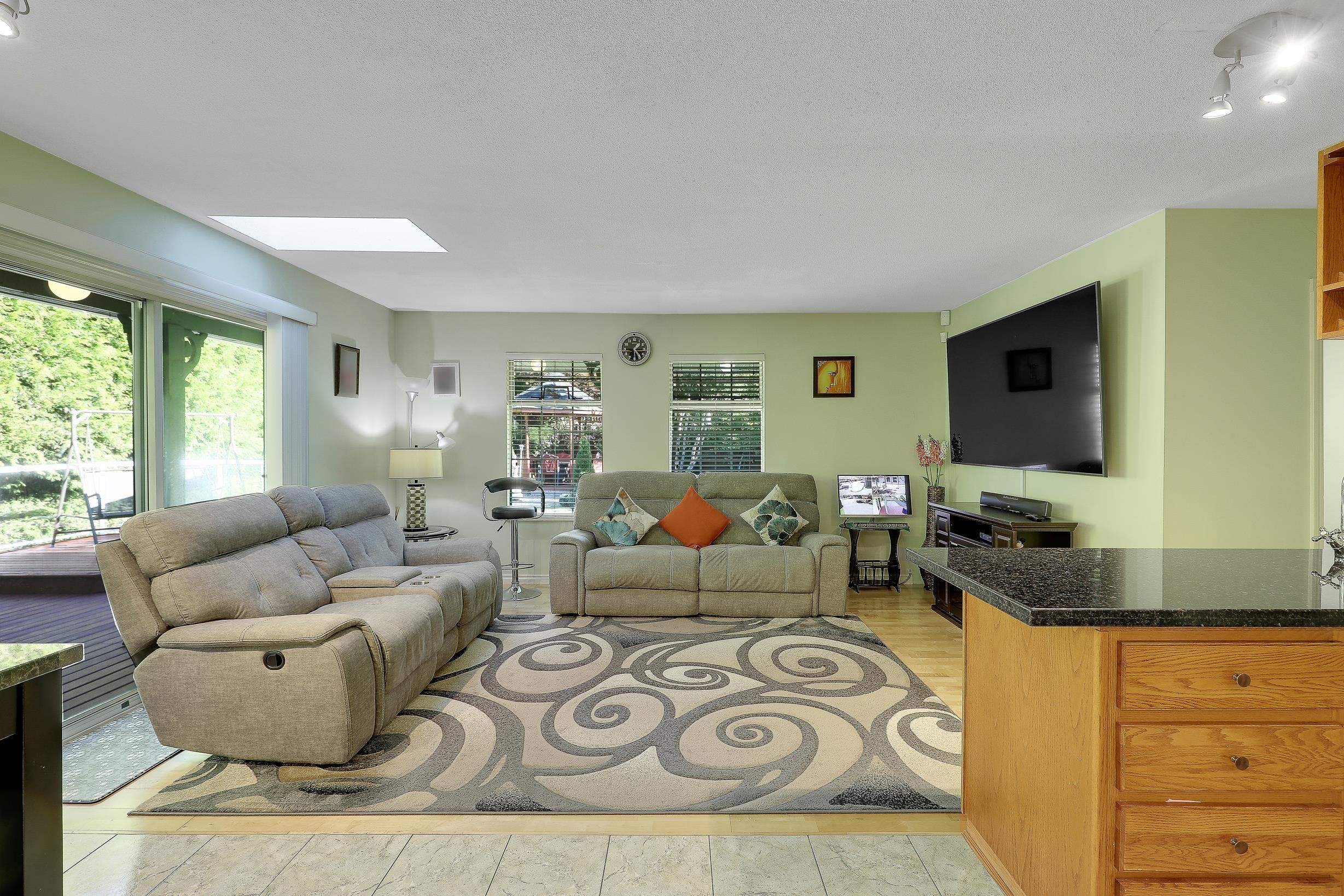 









8182


140b

Street,
Surrey,




BC
V3W 8X3

