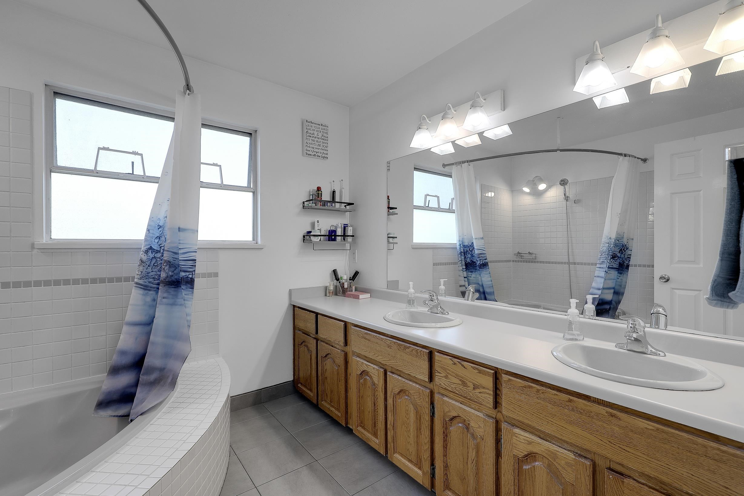 









8182


140b

Street,
Surrey,




BC
V3W 8X3

