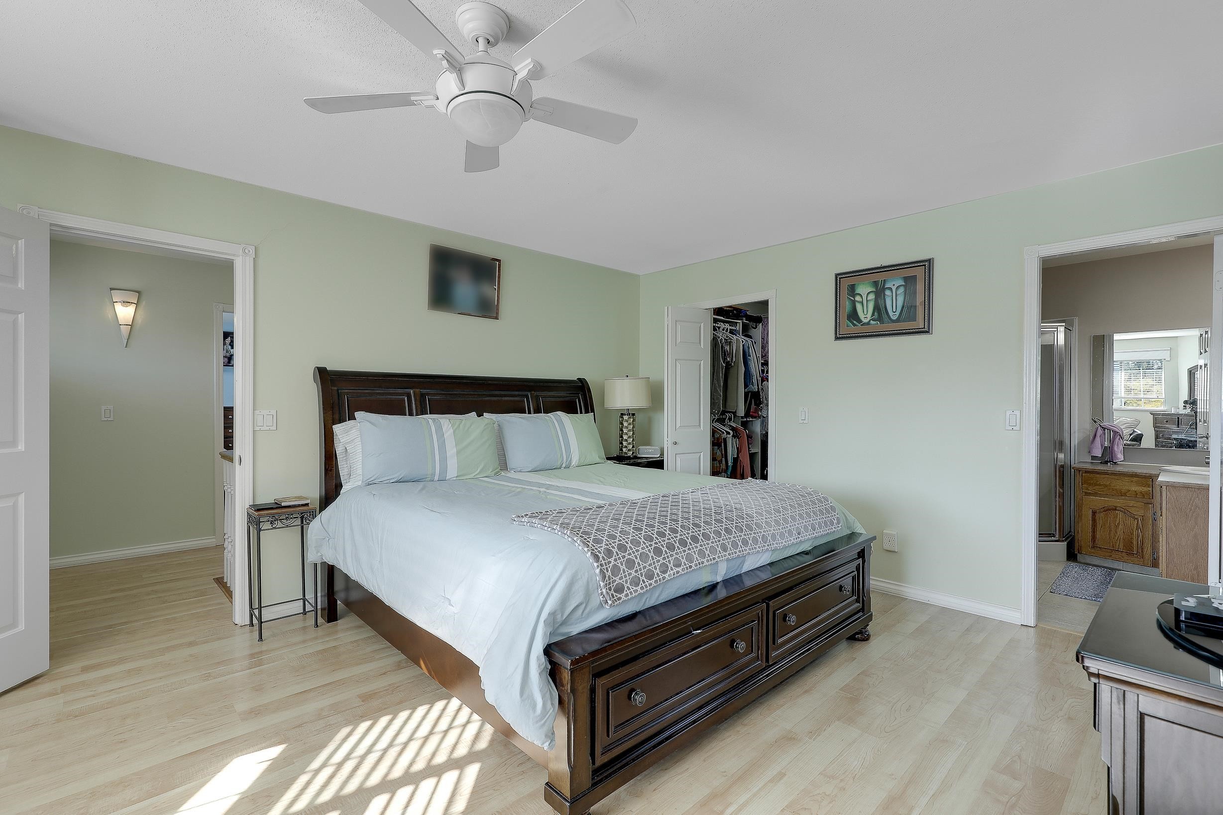 









8182


140b

Street,
Surrey,




BC
V3W 8X3

