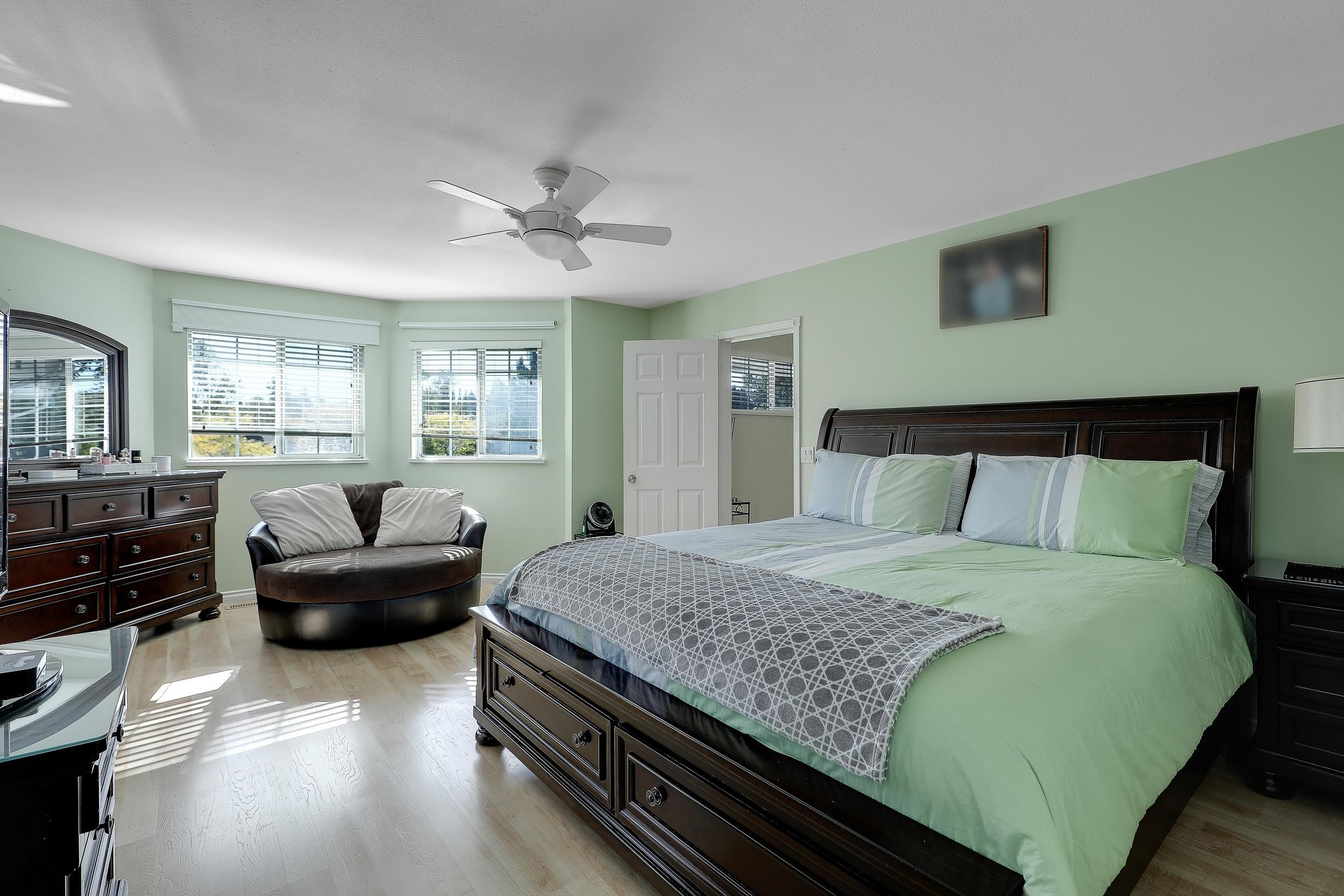 









8182


140b

Street,
Surrey,




BC
V3W 8X3

