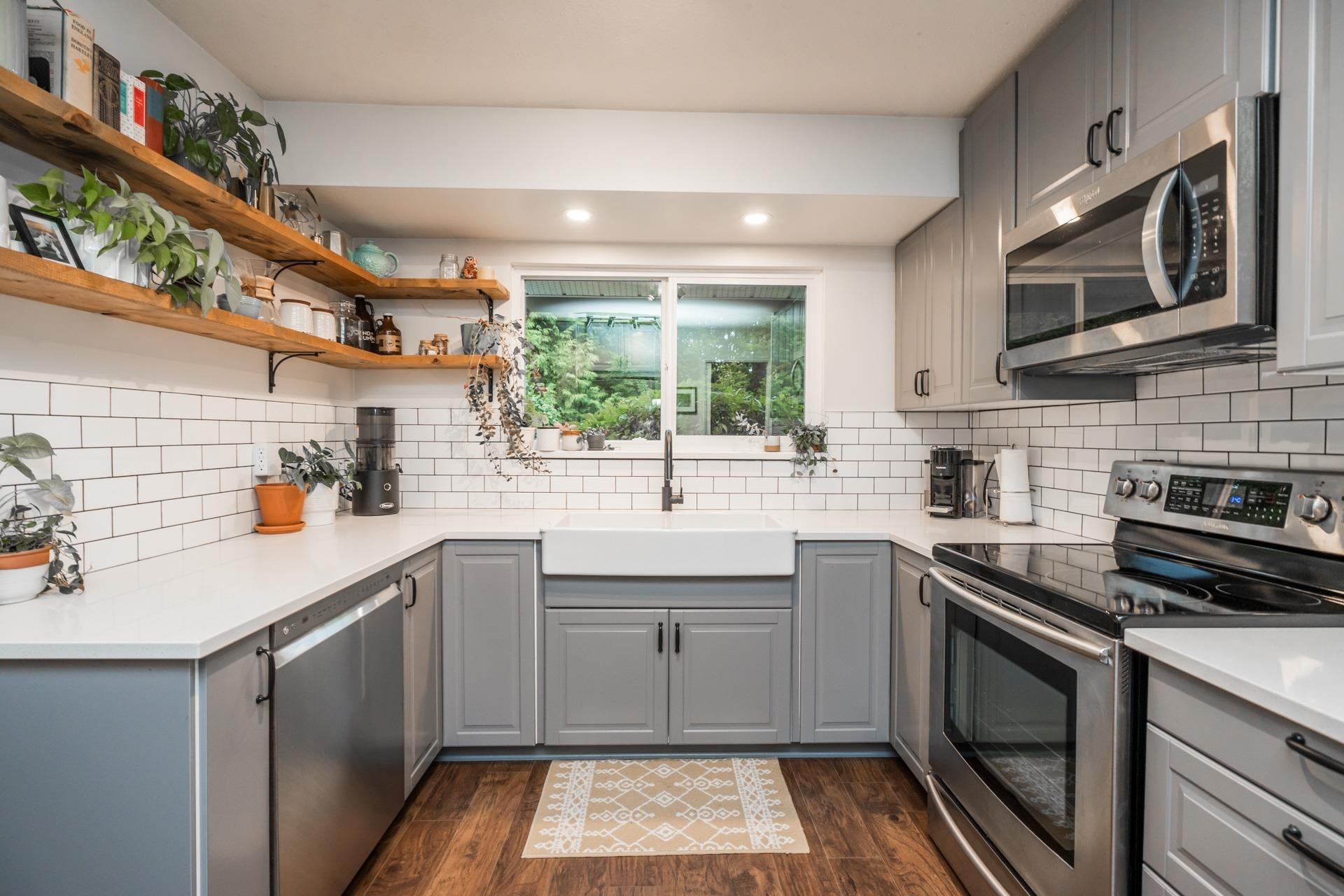 









4483


208

Street,
Langley,




BC
V3A 2H7

