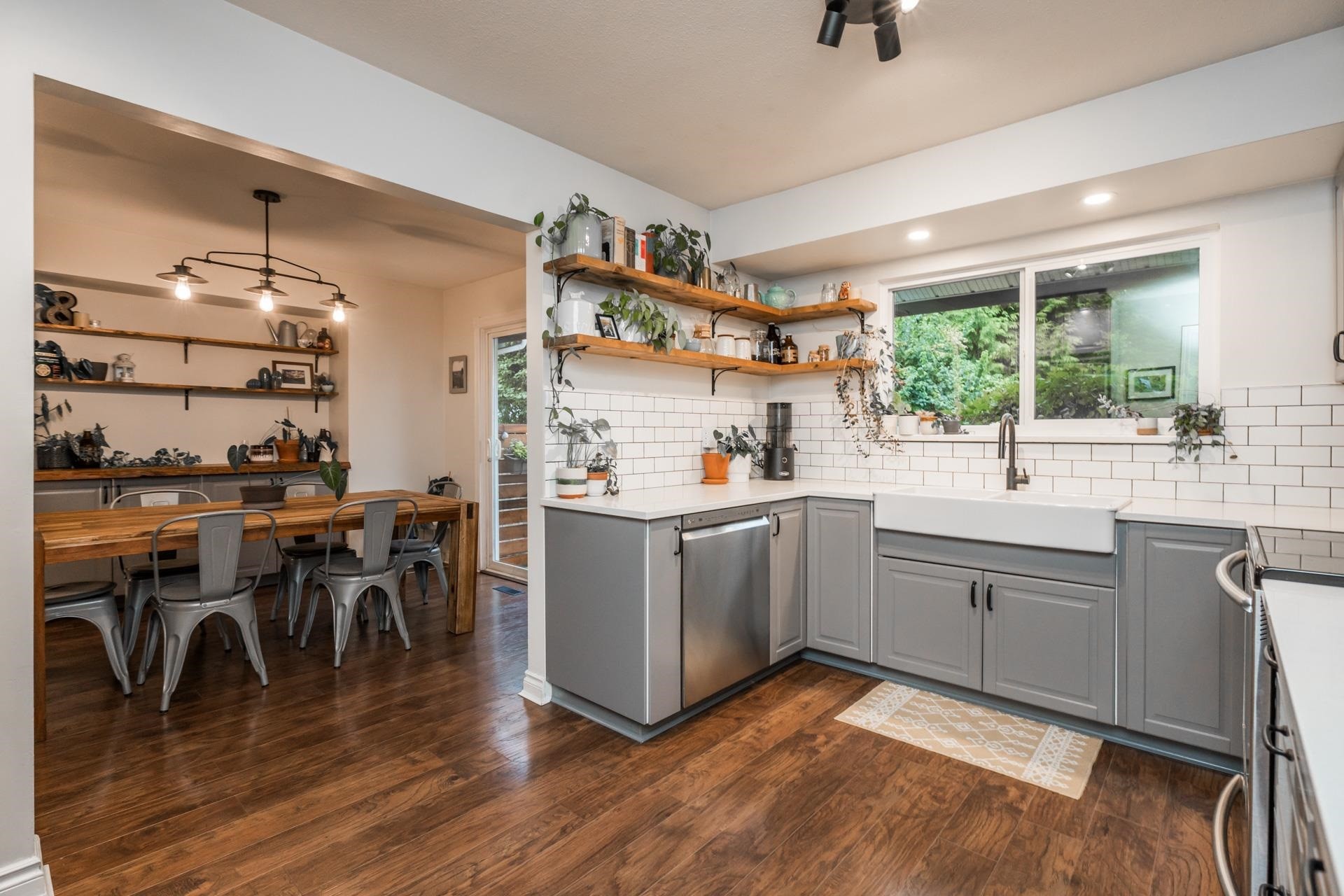 









4483


208

Street,
Langley,




BC
V3A 2H7


