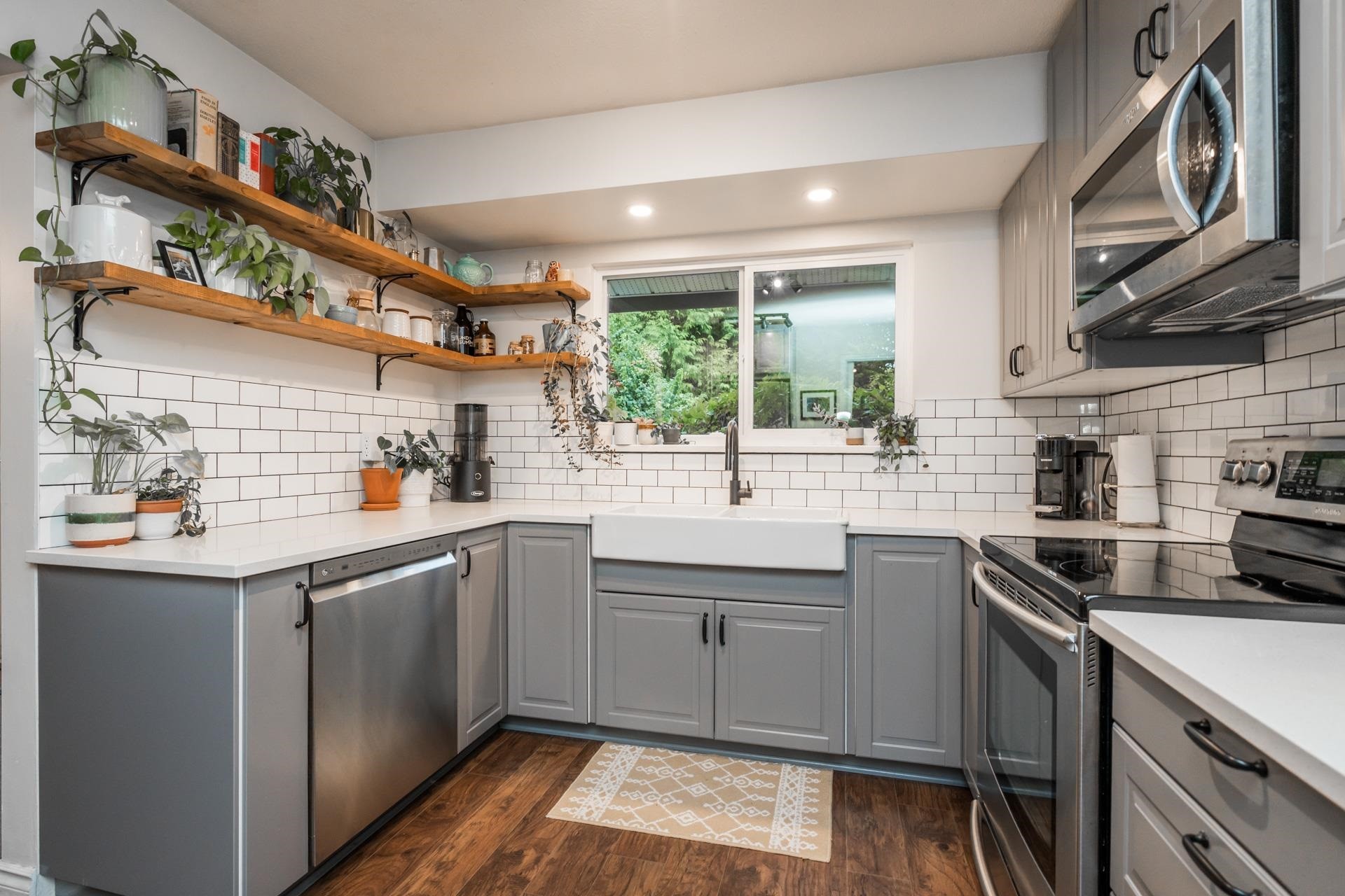 









4483


208

Street,
Langley,




BC
V3A 2H7

