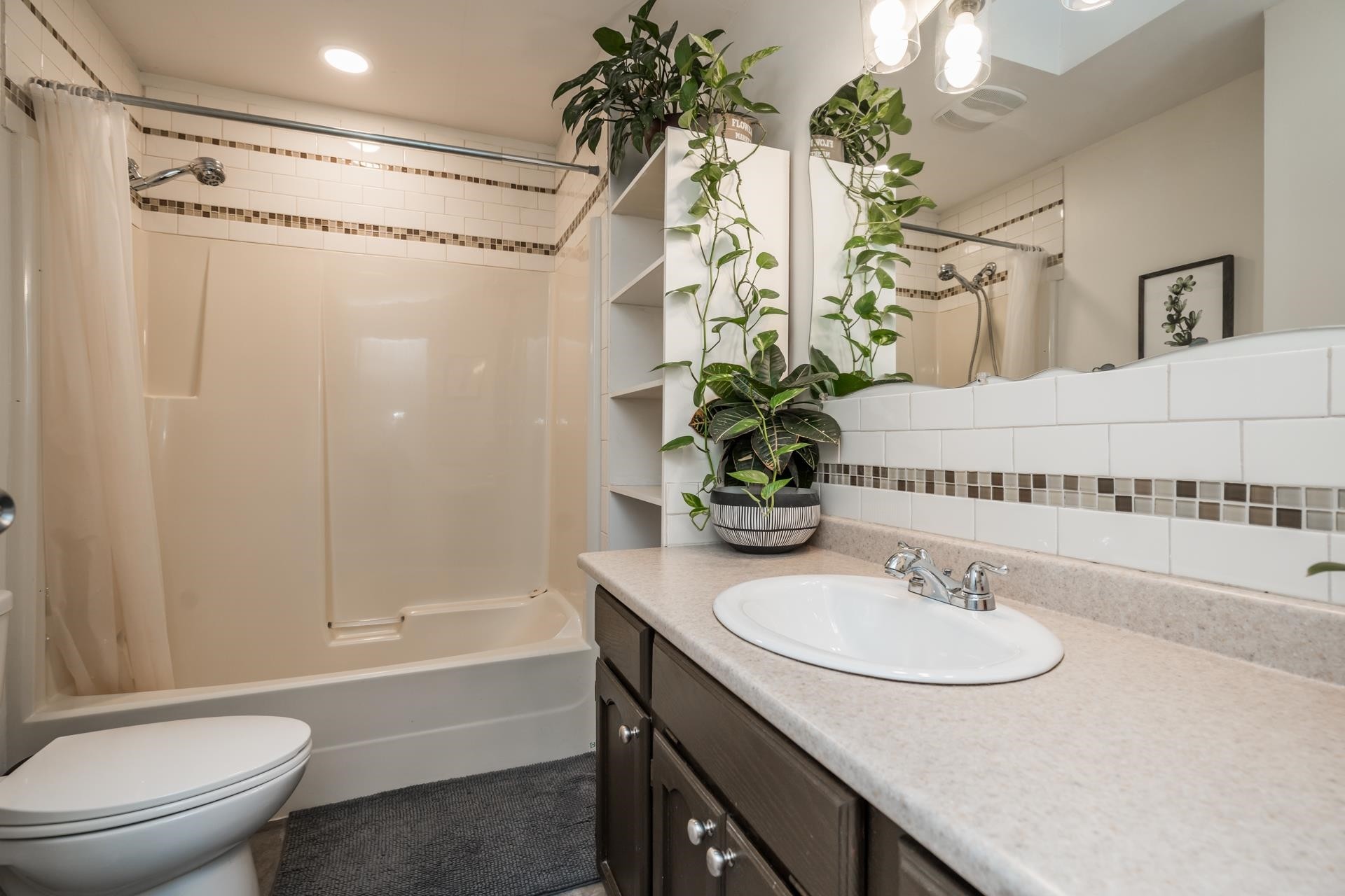 









4483


208

Street,
Langley,




BC
V3A 2H7

