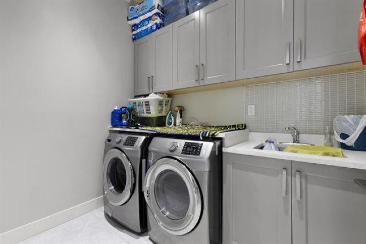









18585


56

Avenue,
Surrey,




BC
V3S 9E5

