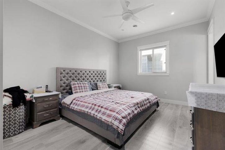 









18585


56

Avenue,
Surrey,




BC
V3S 9E5

