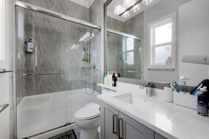 









18585


56

Avenue,
Surrey,




BC
V3S 9E5

