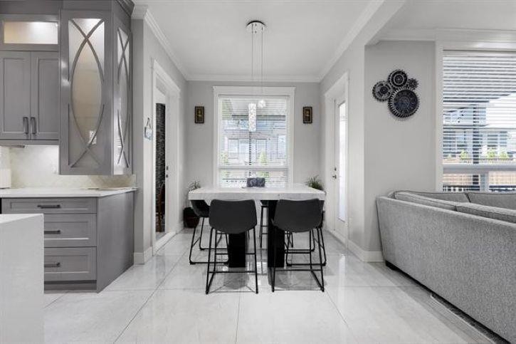 









18585


56

Avenue,
Surrey,




BC
V3S 9E5

