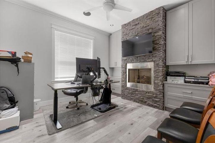 









18585


56

Avenue,
Surrey,




BC
V3S 9E5


