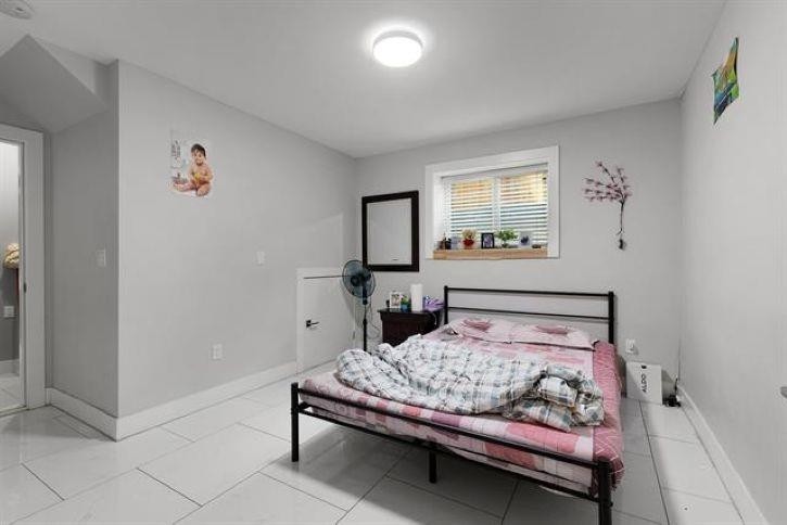 









18585


56

Avenue,
Surrey,




BC
V3S 9E5

