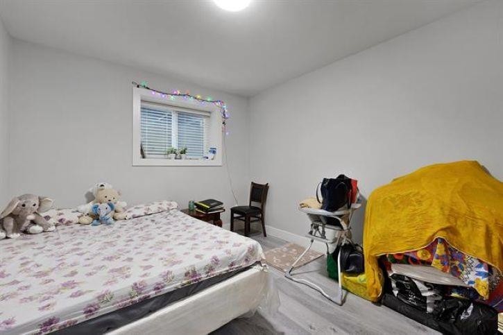 









18585


56

Avenue,
Surrey,




BC
V3S 9E5


