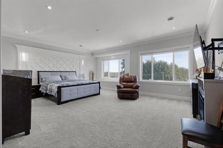 









18585


56

Avenue,
Surrey,




BC
V3S 9E5

