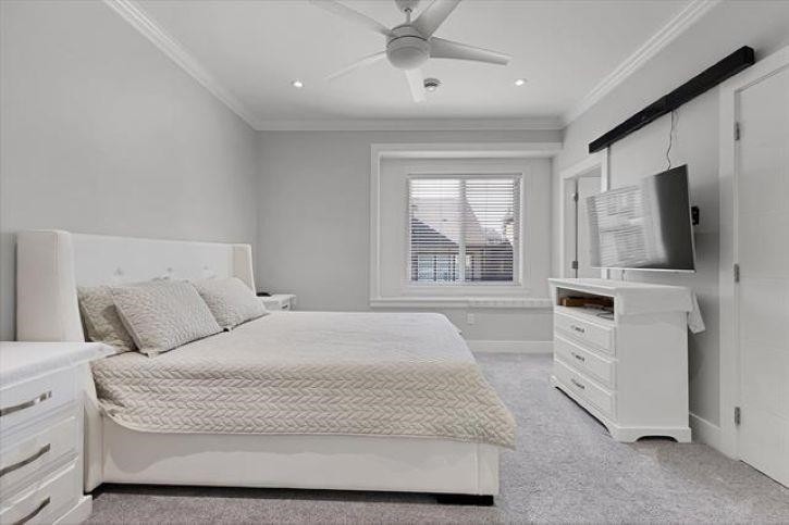 









18585


56

Avenue,
Surrey,




BC
V3S 9E5

