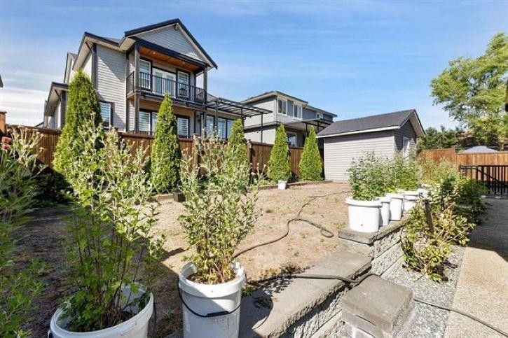 









18585


56

Avenue,
Surrey,




BC
V3S 9E5

