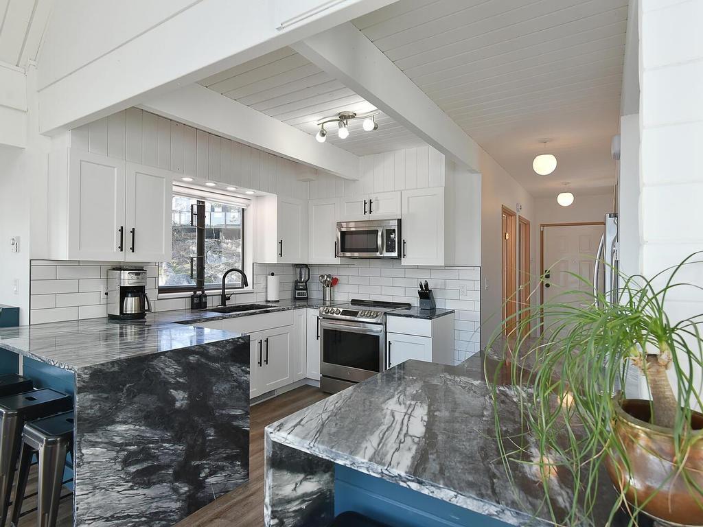 









5275


Taylor

Crescent,
Halfmoon Bay,




BC
V7Z 1B5

