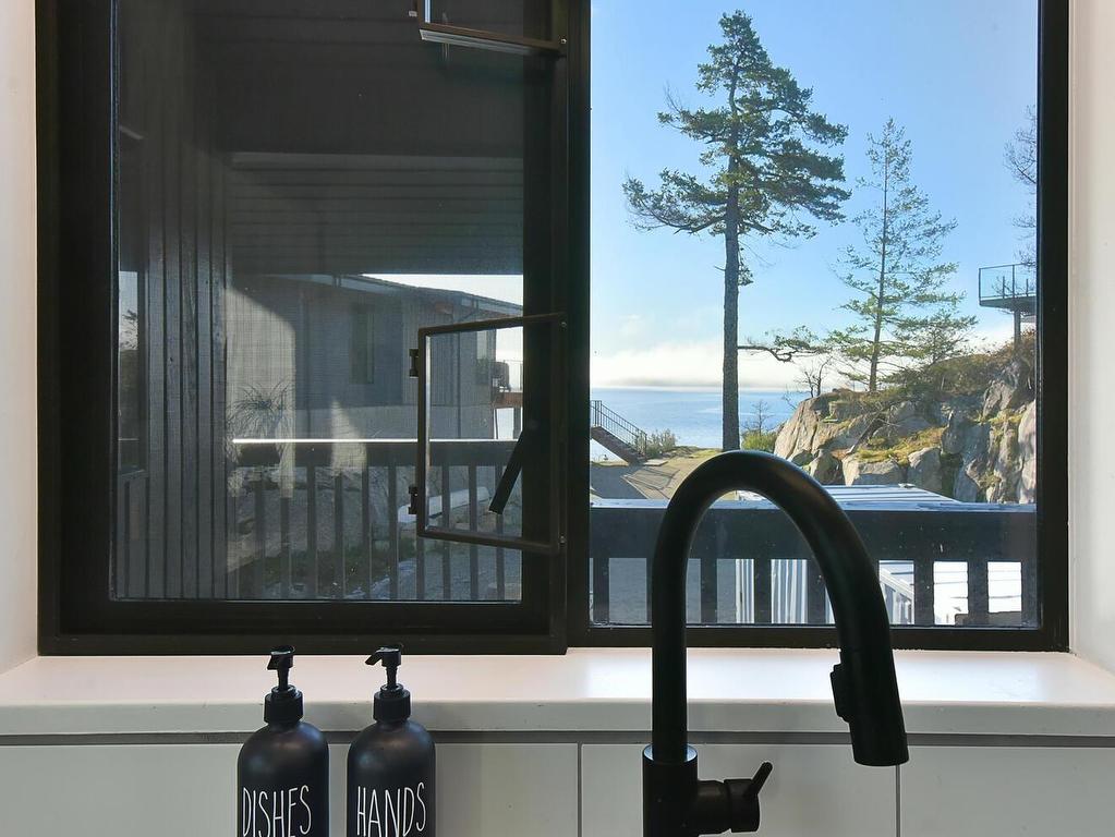 









5275


Taylor

Crescent,
Halfmoon Bay,




BC
V7Z 1B5

