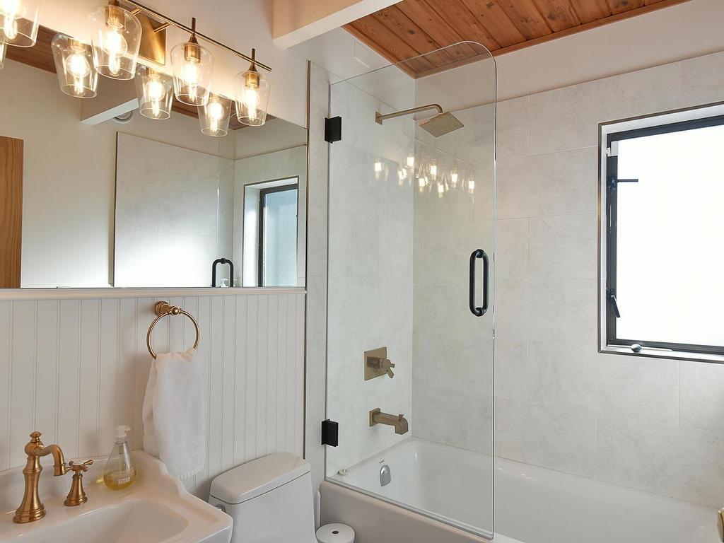









5275


Taylor

Crescent,
Halfmoon Bay,




BC
V7Z 1B5

