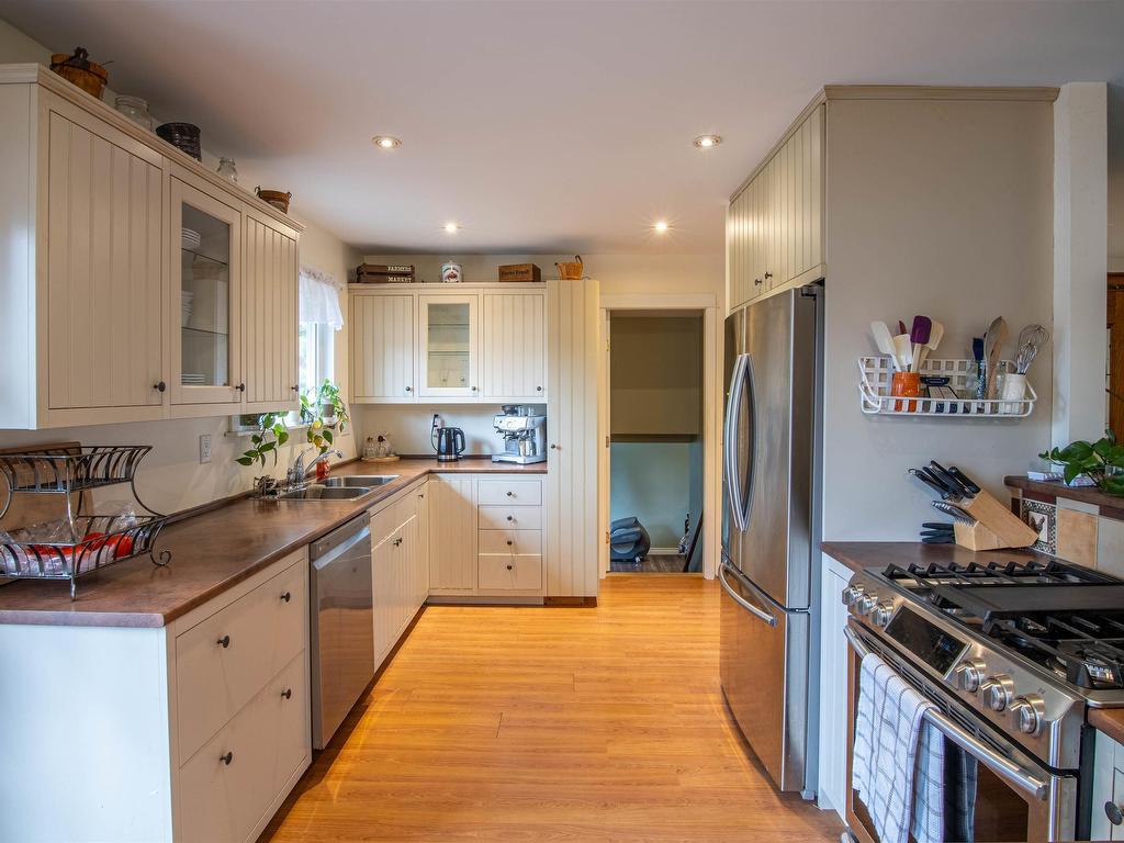 









2345


Sunnyside

Road,
Anmore,




BC
V3H 4Y5

