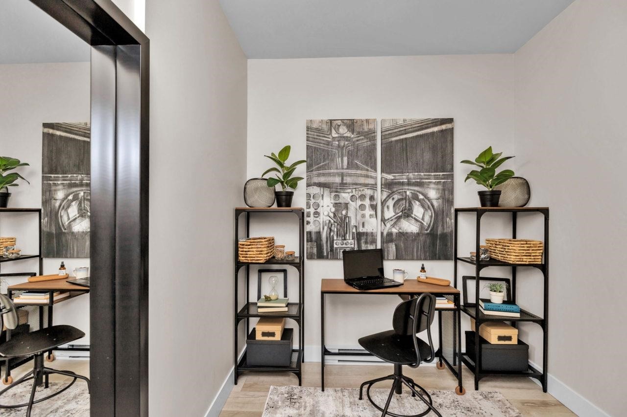 









22348


North

Avenue, 315,
Maple Ridge,




BC
X0X 0X0

