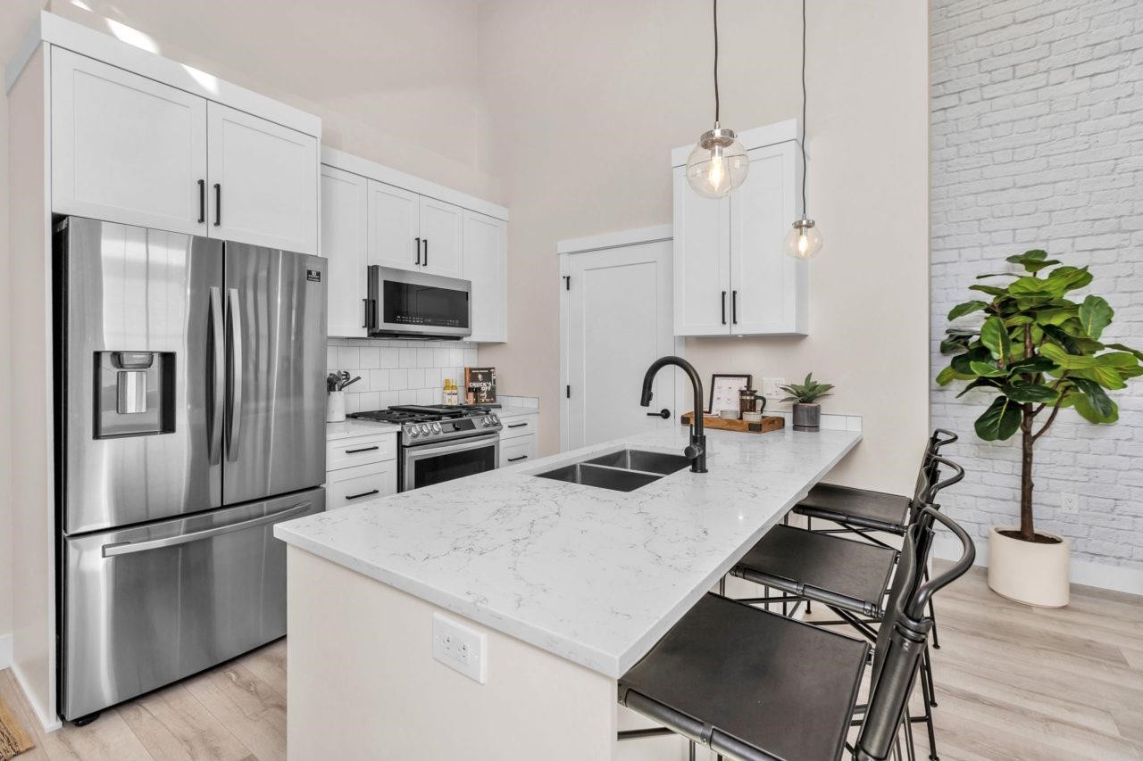 









22348


North

Avenue, 315,
Maple Ridge,




BC
X0X 0X0

