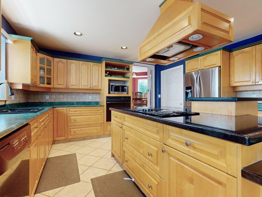 









2002


Glacier Heights

Place,
Squamish,




BC
V0N 1T0

