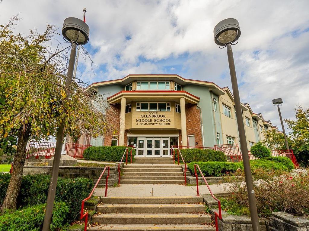 












57 E EIGHTH AVENUE

,
New Westminster,




BC
V3L 4J4

