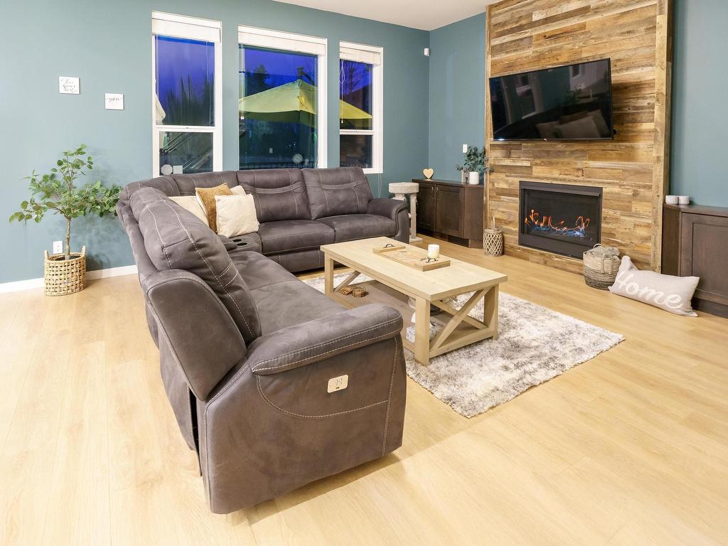 









11252


243b

Street,
Maple Ridge,




BC
V2W 1H5

