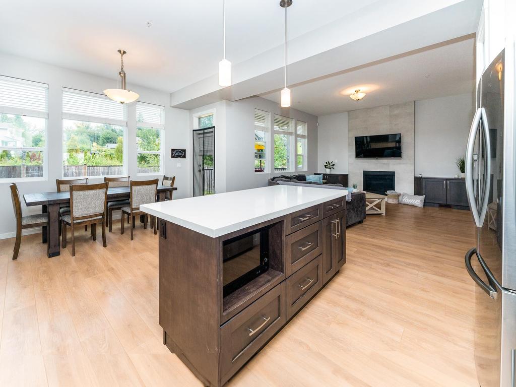 









11252


243b

Street,
Maple Ridge,




BC
V2W 1H5

