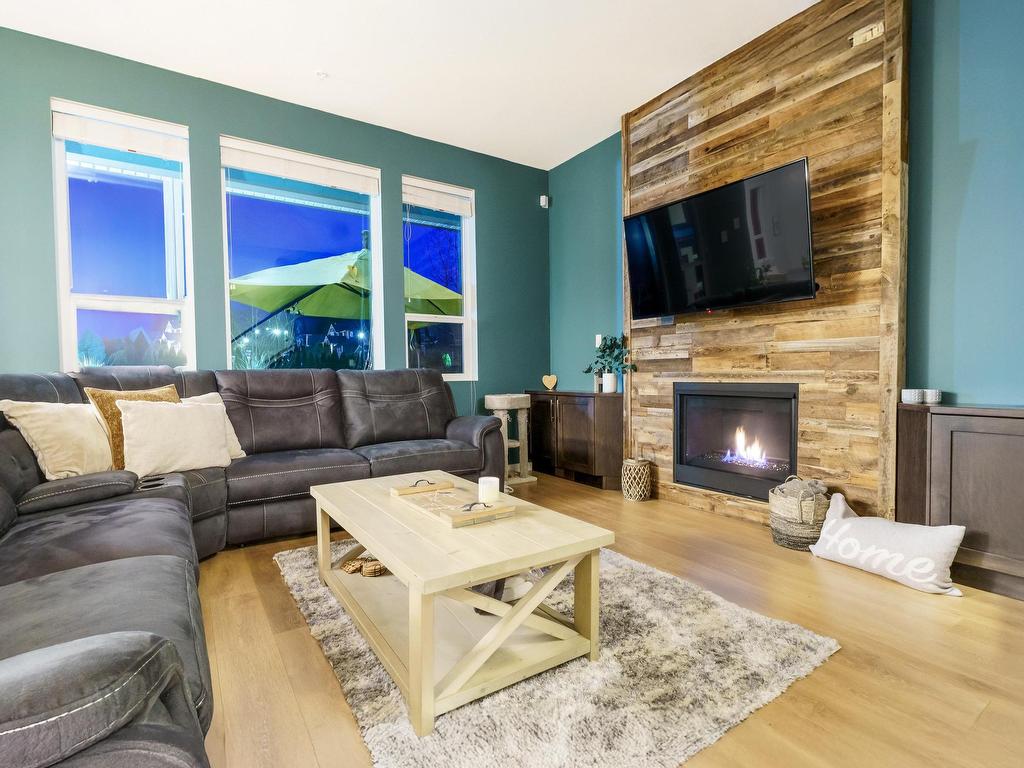 









11252


243b

Street,
Maple Ridge,




BC
V2W 1H5

