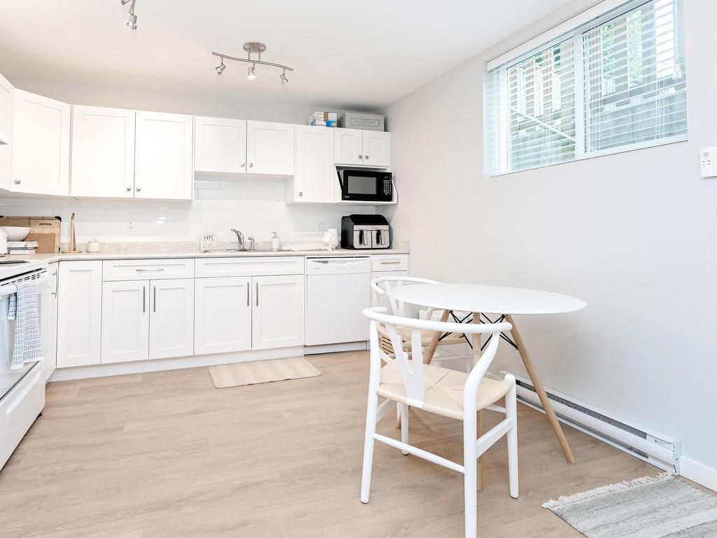 









11252


243b

Street,
Maple Ridge,




BC
V2W 1H5

