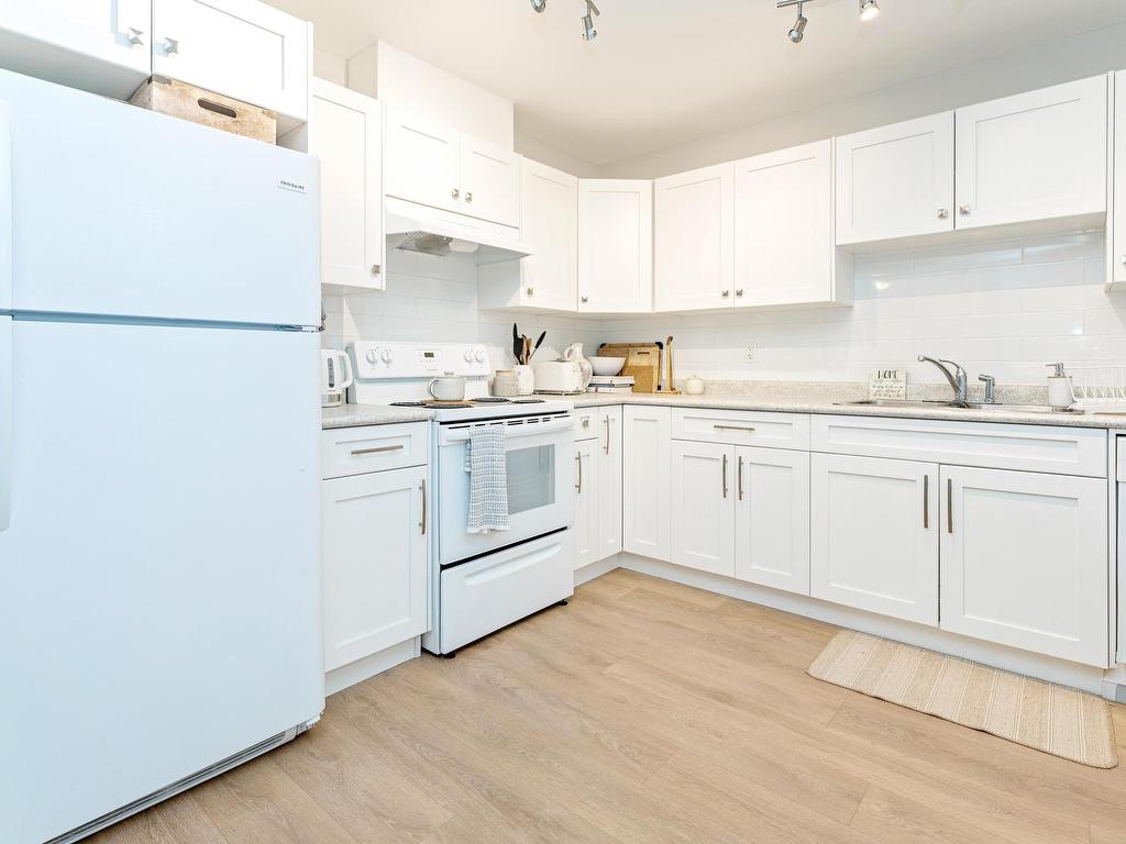 









11252


243b

Street,
Maple Ridge,




BC
V2W 1H5

