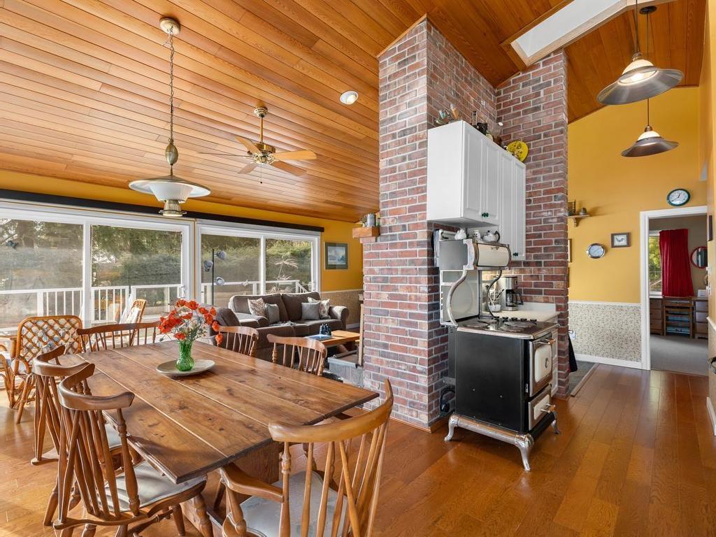 









724


The Grove

Road,
Gambier Island,




BC
V0N 1V0

