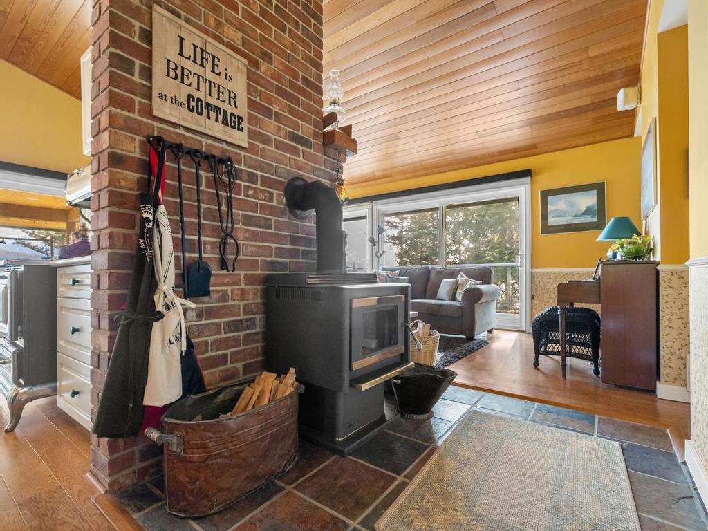 









724


The Grove

Road,
Gambier Island,




BC
V0N 1V0

