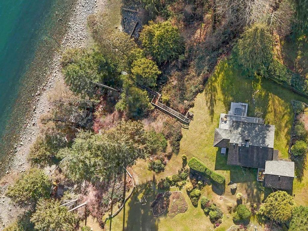 









724


The Grove

Road,
Gambier Island,




BC
V0N 1V0

