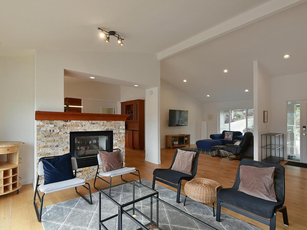 









6274


Fairway

Avenue,
Sechelt,




BC
V7Z 0P8

