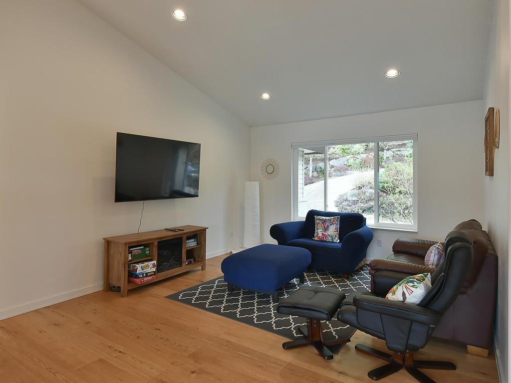 









6274


Fairway

Avenue,
Sechelt,




BC
V7Z 0P8

